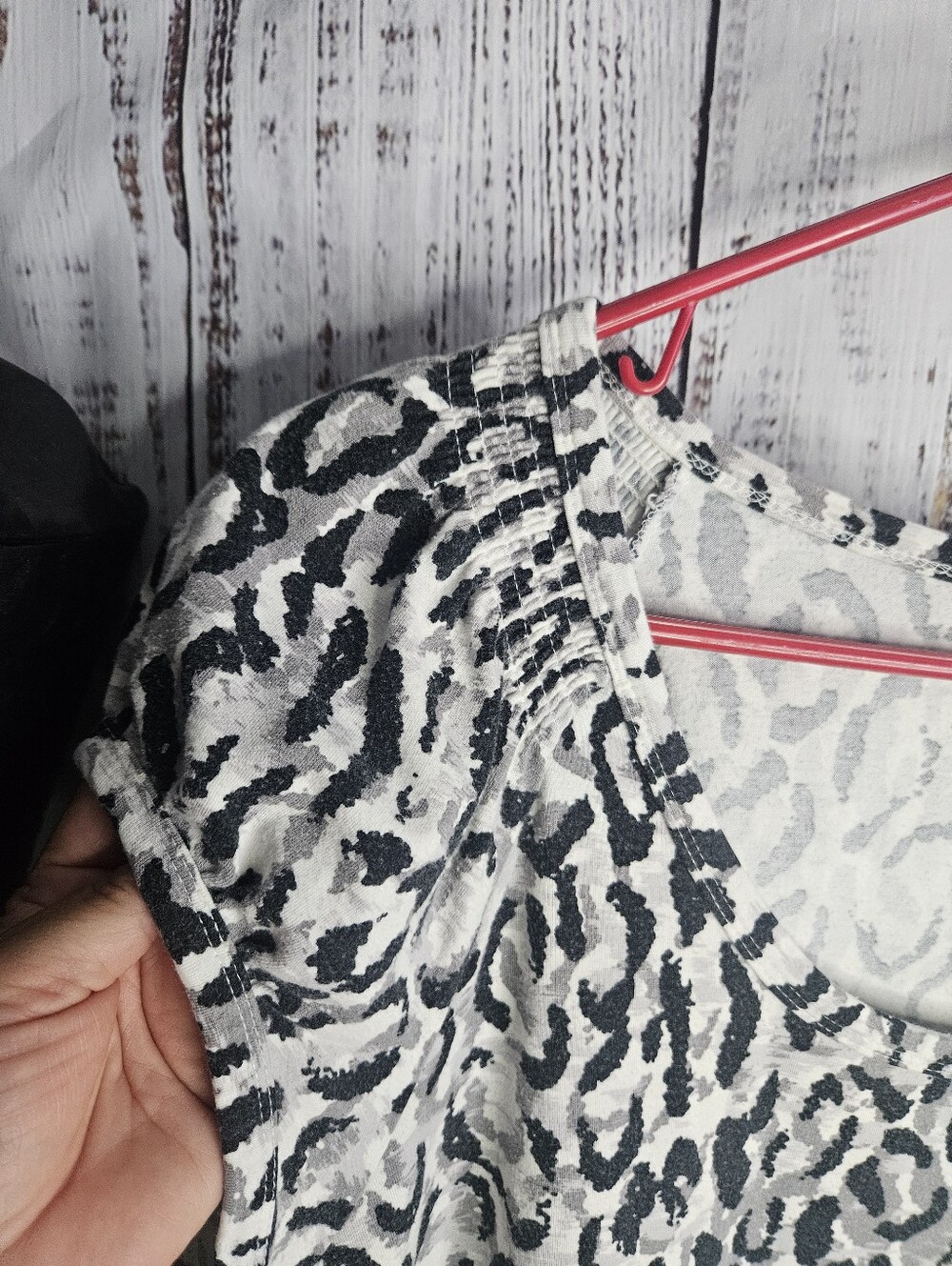 🖤 Apt. 9 Leopard Print Scoop Neck Top - Black & White - Picture 3 of 4